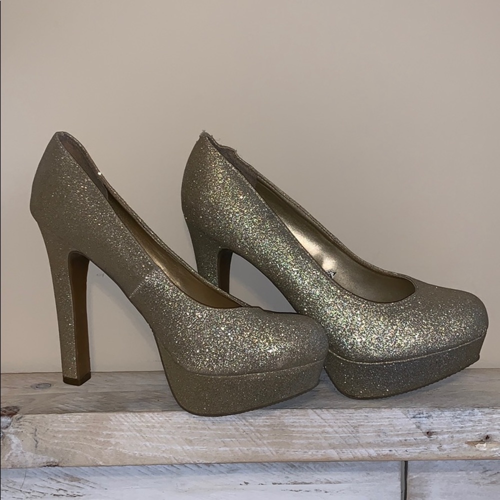 Mossimo gold glitter heel